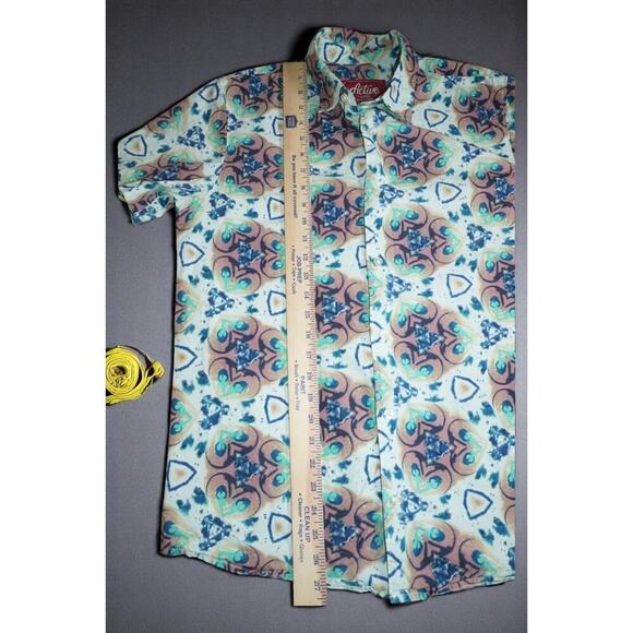 Active Short Sleeve Button-Up Shirt | Medium | Kaleidoscope Heart Print | Skate - Picture 8 of 13